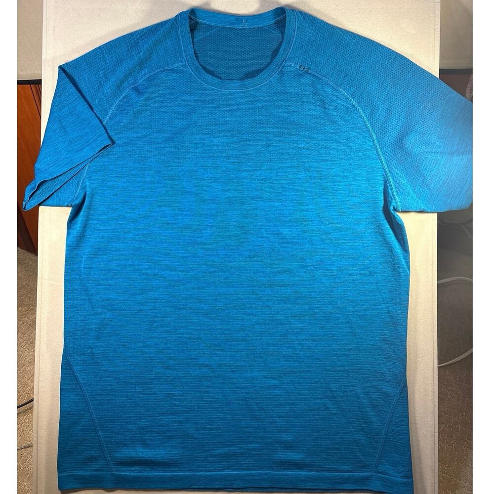 Lululemon Metal Vent Short sleeve top . Blue size large . Activewear .